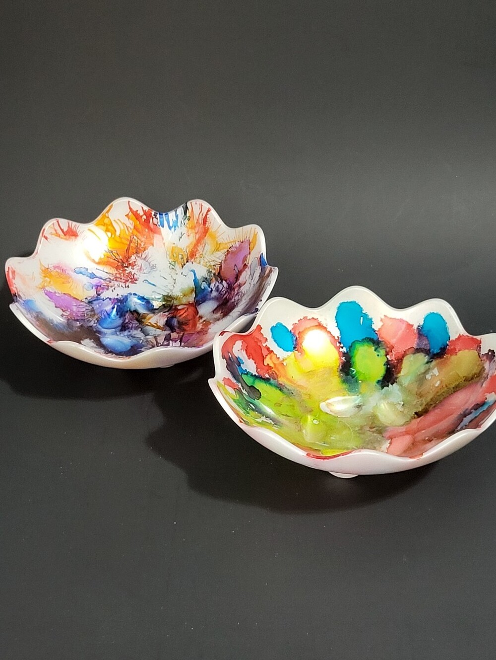 Set of 2 Tupperware Scalloped Shell Bowls Candy Dishes 5443A Colorful Splatter